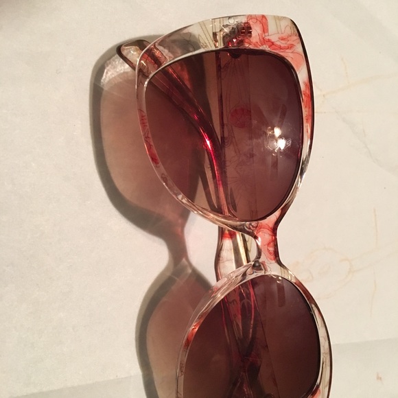 Sunglasses - Picture 4 of 4